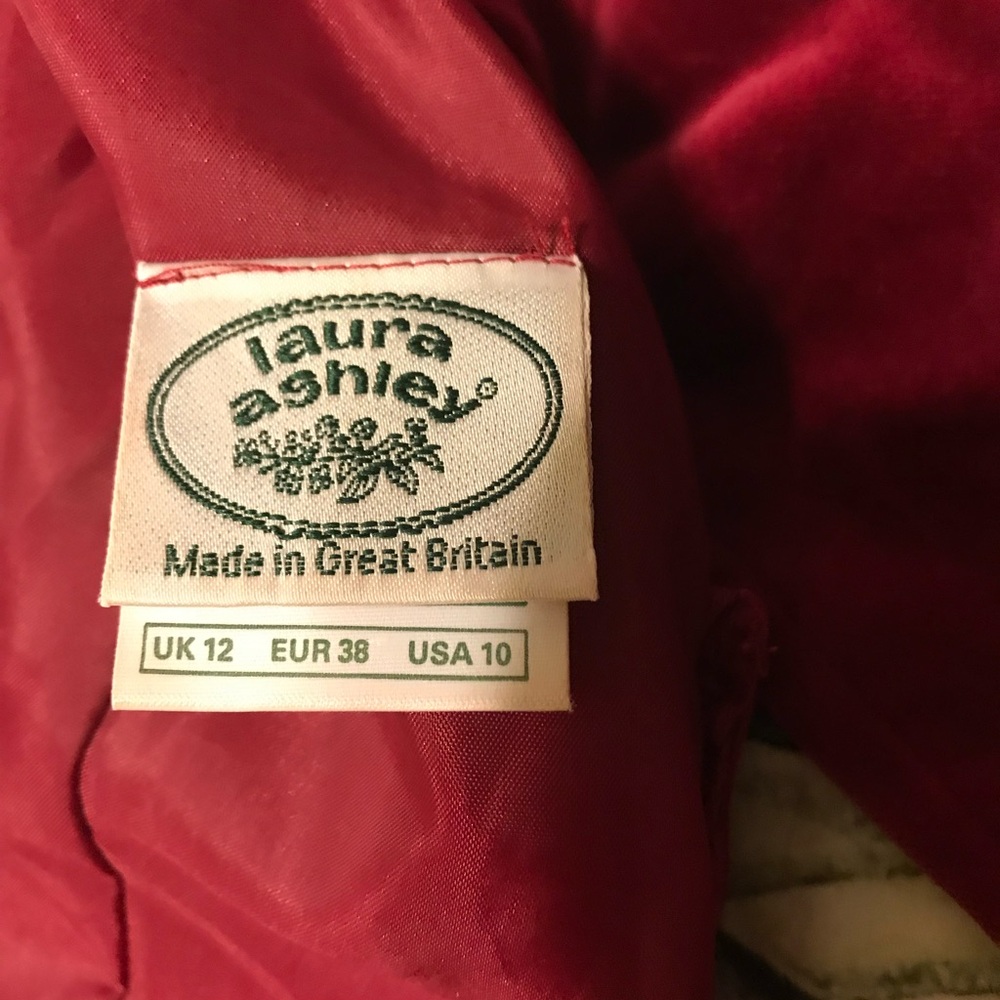 Amazing romantic red velvet dress. - Picture 5 of 8